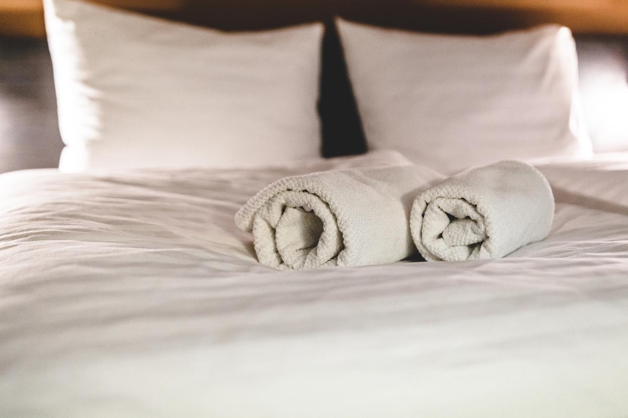 Silesia Residence Ostrava Exterior foto Bath towels on a bed